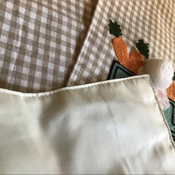 Table runner.  NWOT - Picture 5 of 5